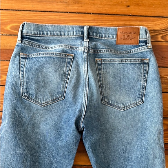 Abercrombie & Fitch straight jeans 31x32 - Picture 3 of 4